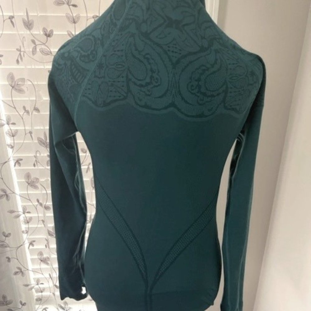 Athleta Green Zip Up Workout Hoodie. Size S w/pattern on shoulders and back